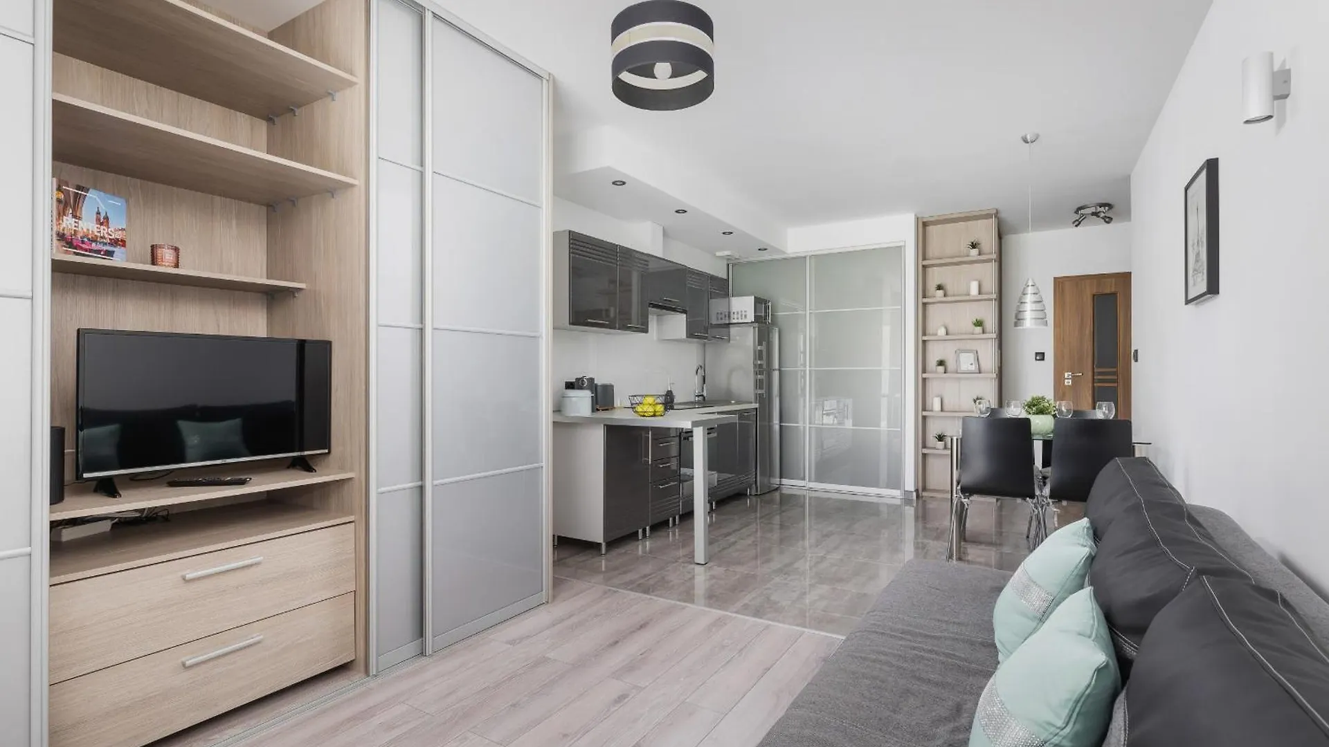 Apartament W Spokojnej Okolicy Z Parkingiem By Noclegi Renters Krakow 0*,  Poland