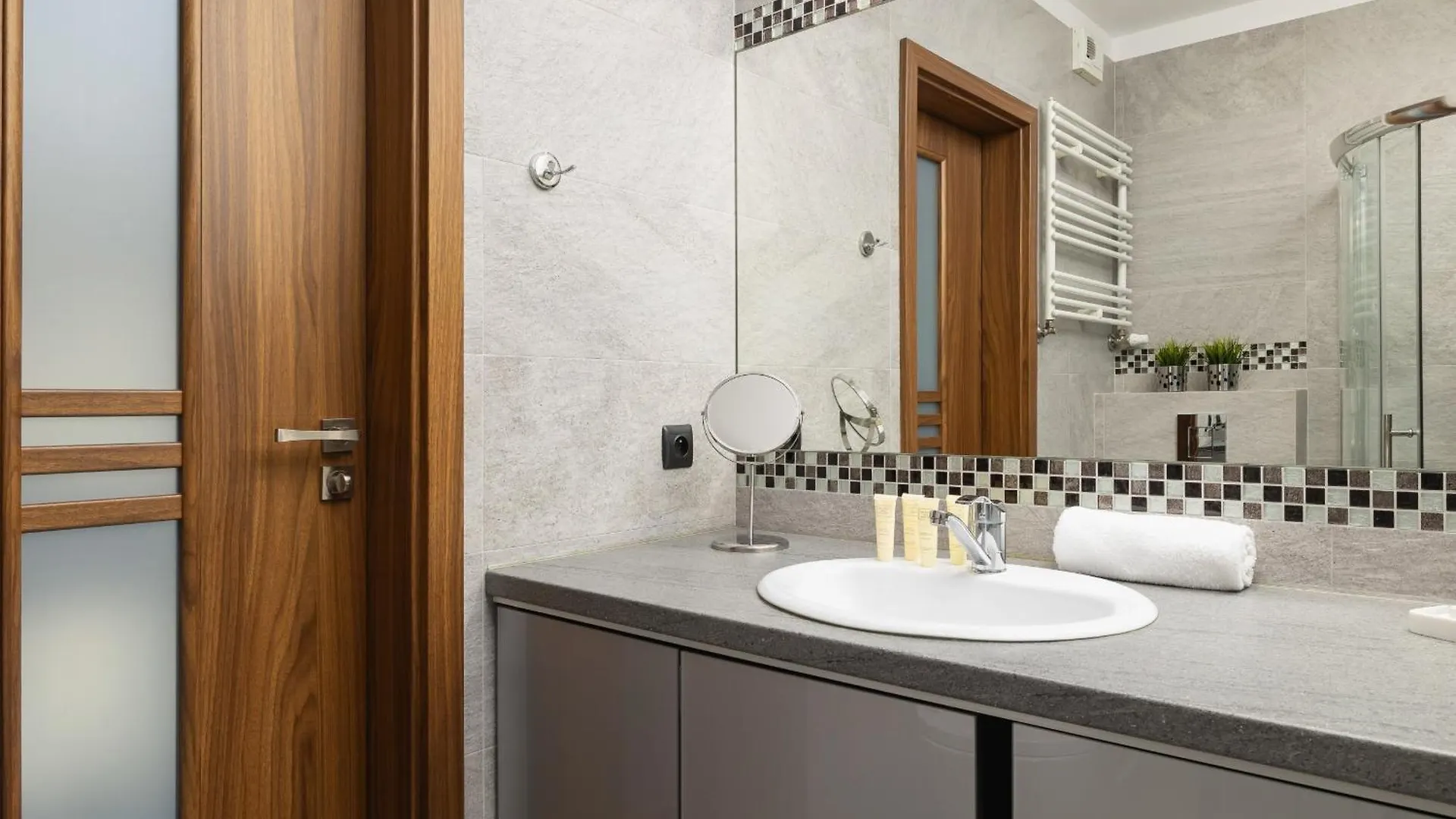 Apartament W Spokojnej Okolicy Z Parkingiem By Noclegi Renters Krakow Apartment